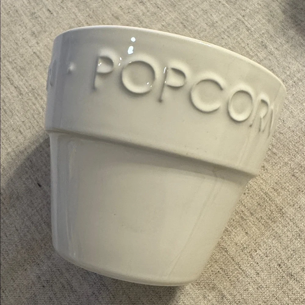 Crate & Barrel Ceramic Popcorn Bowl 5.5